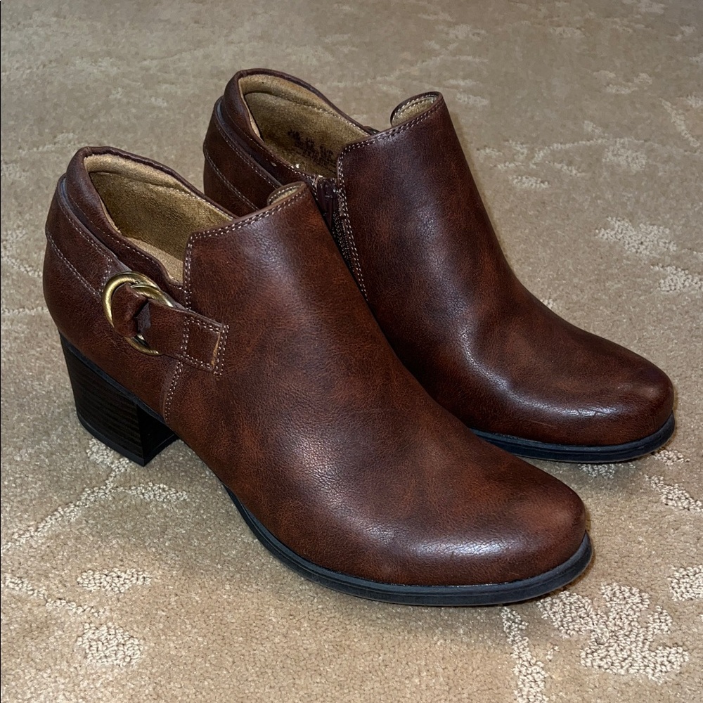EUC Natural Soul Brown Heeled Booties, Sz 8.5